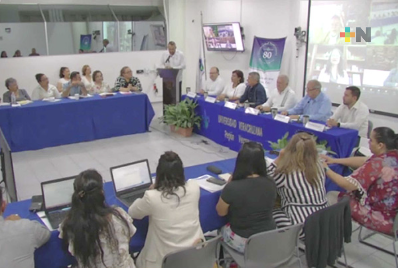 UV reconoce importancia de internacionalización solidaria: Rector